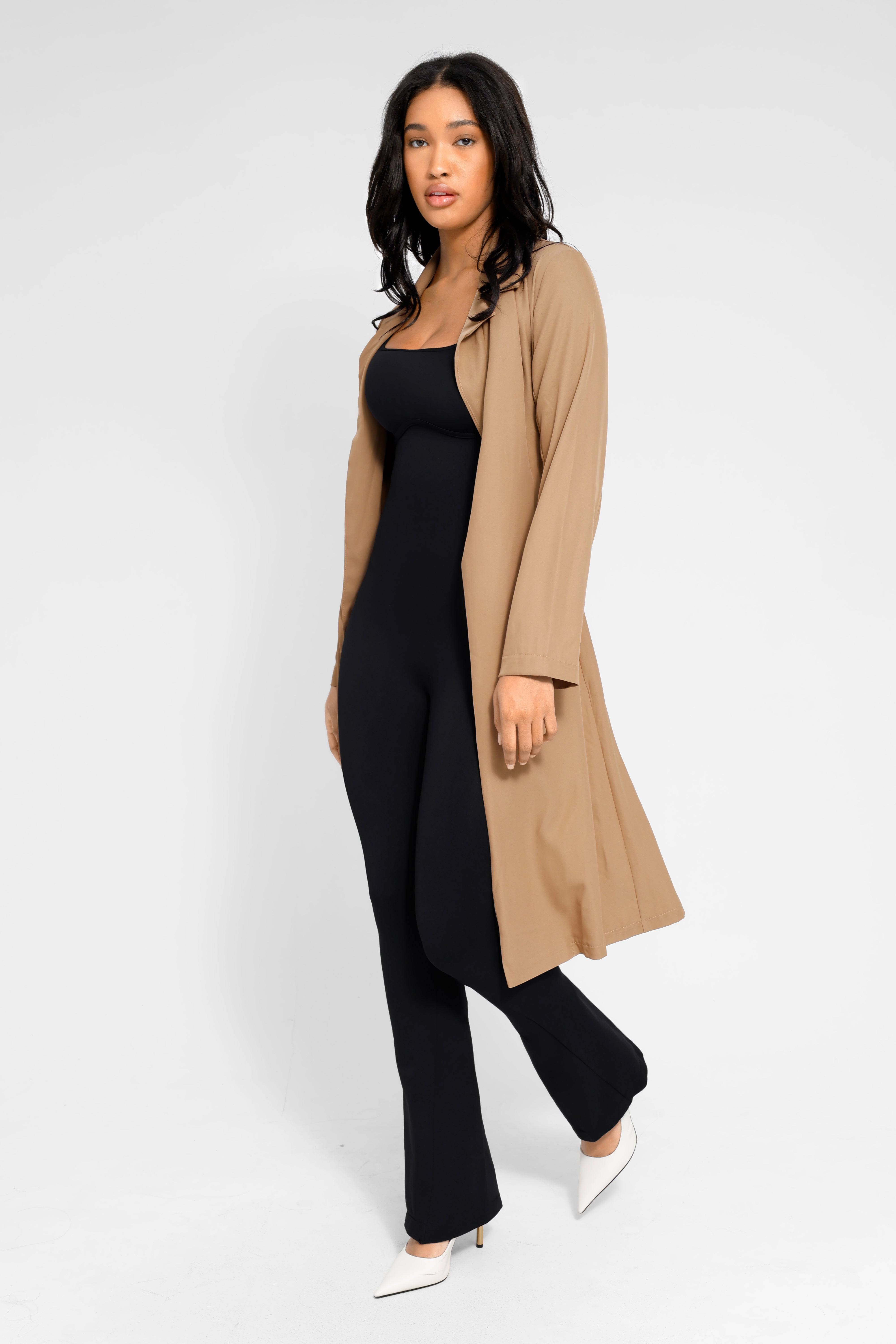 Tuta svasata con scollo quadrato