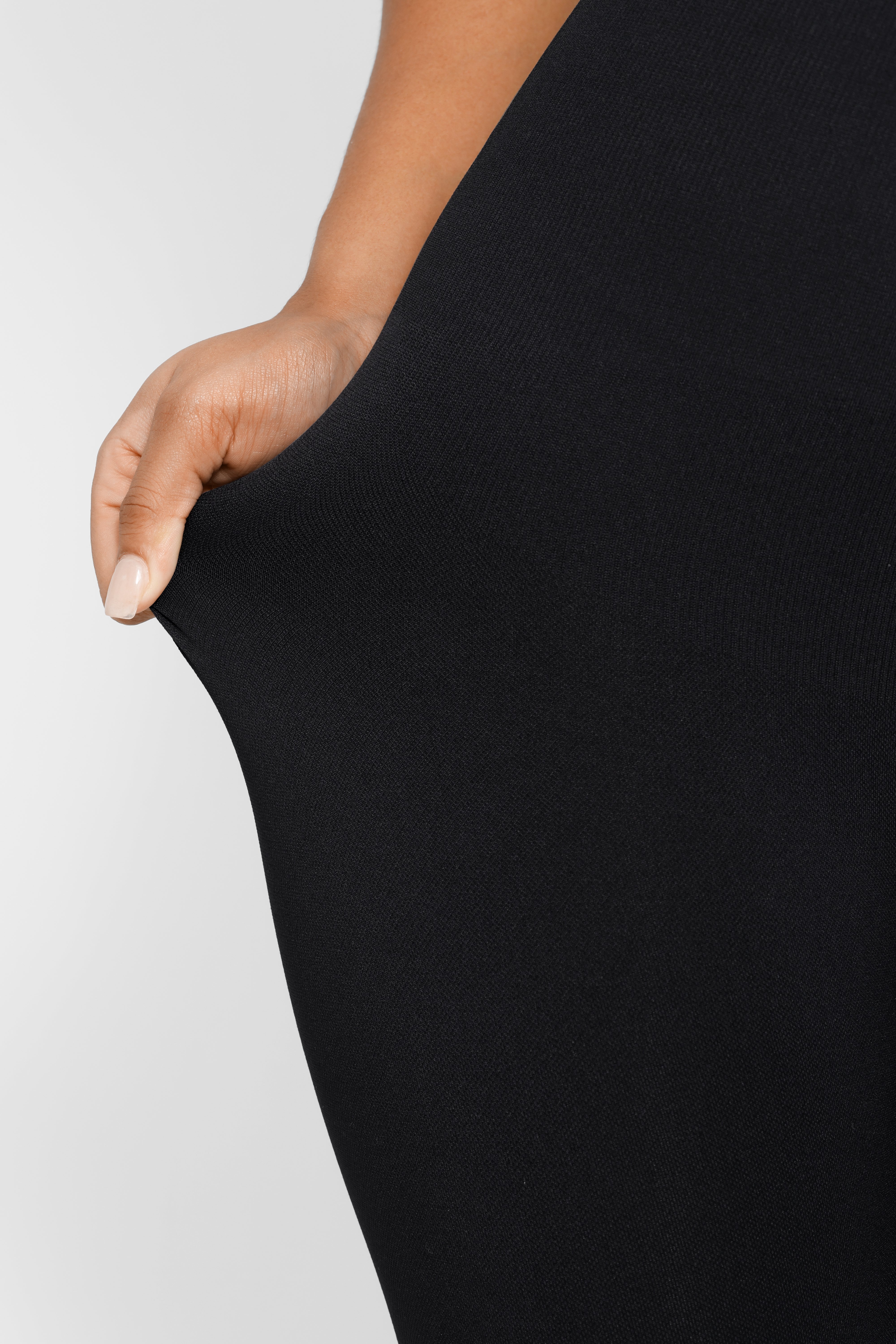 Tuta svasata con scollo quadrato