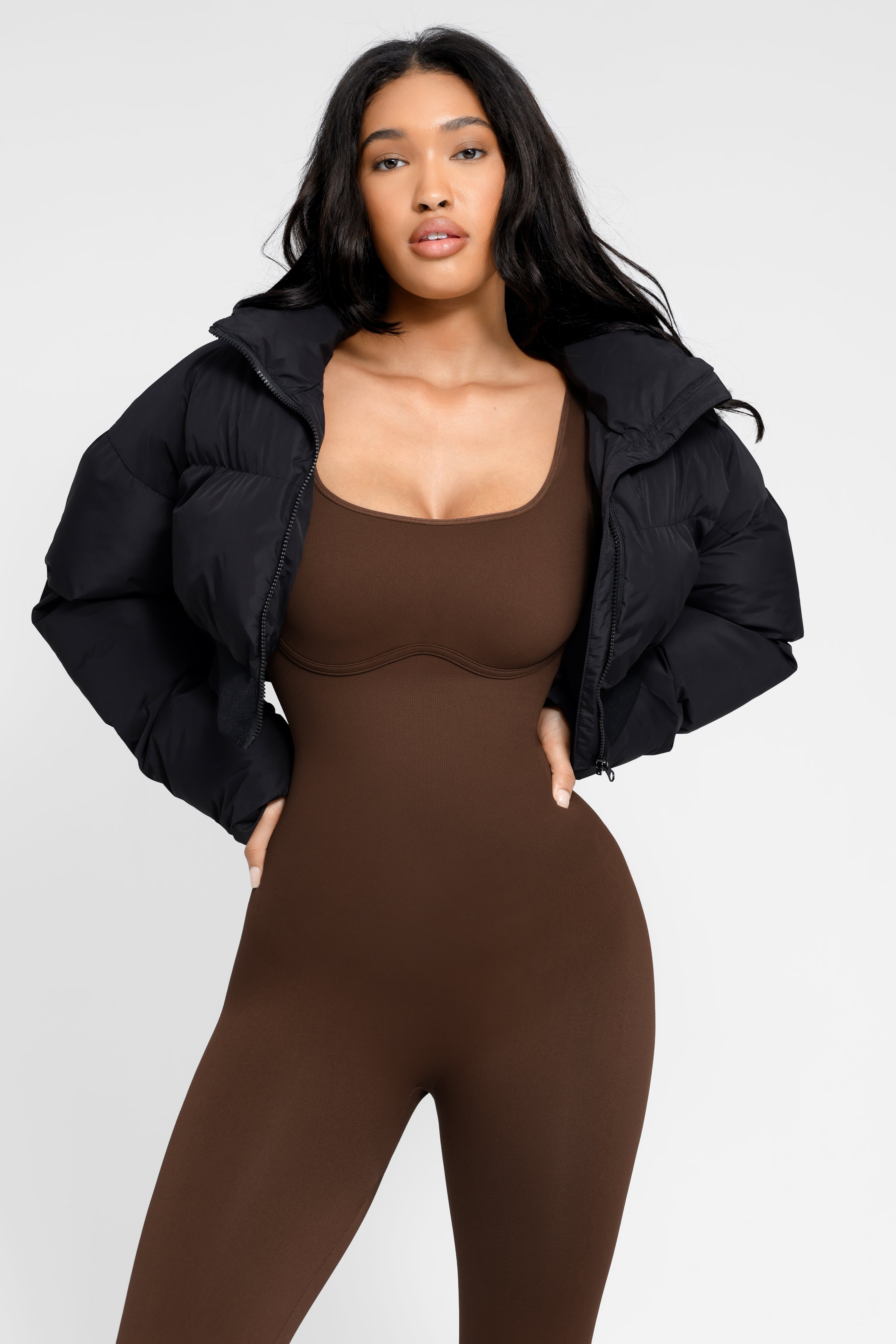 Tuta svasata con scollo quadrato